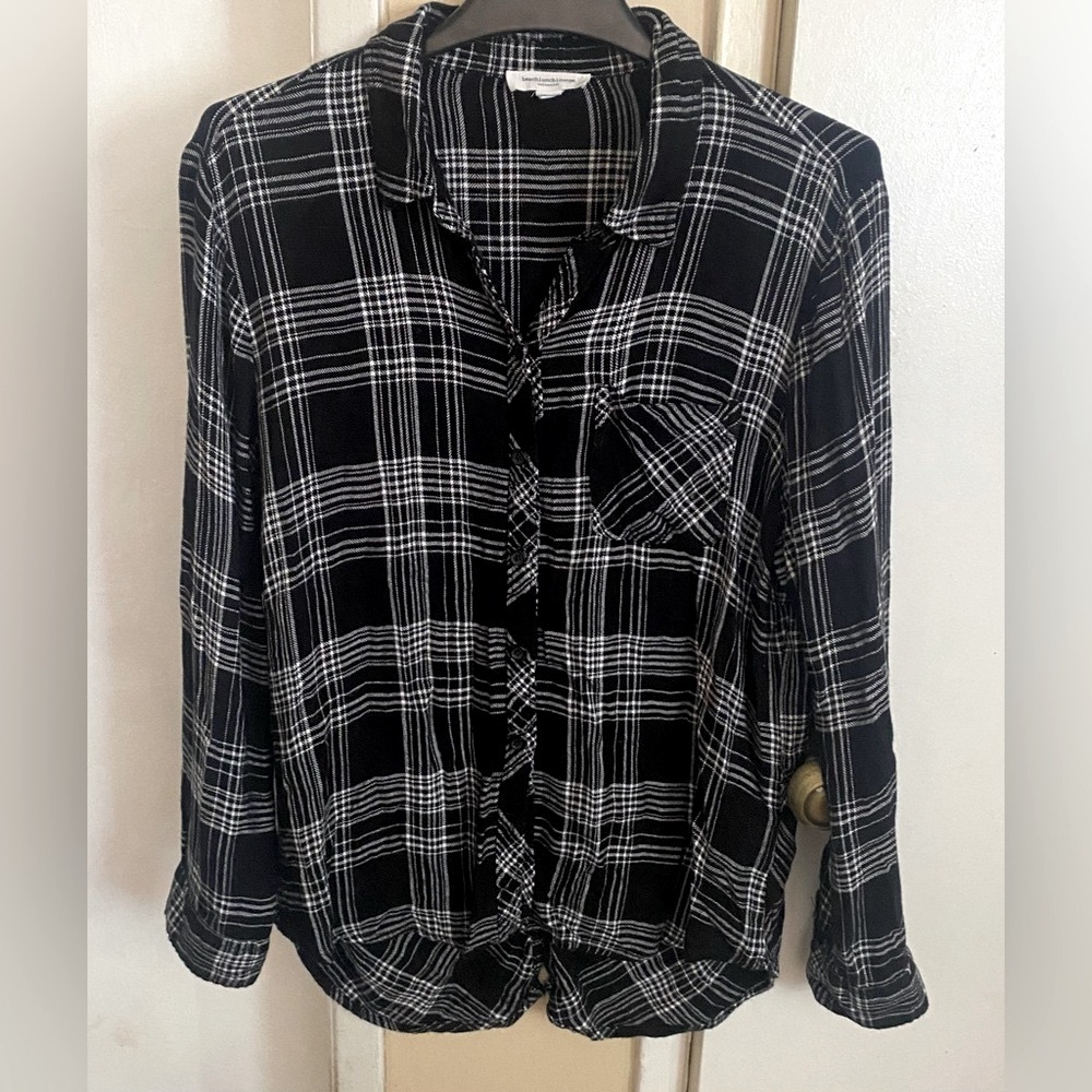 BeachLunchLounge Great plaid flannel top sz large